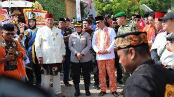 Plt Bupati Bekasi Asep Surya Atmaja Berkomitmen Menjaga Budaya Lokal Lewat Lebaran Bekasi