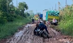 MASYARAKAT PROTES KERAS! Jalan Rusak Parah di Tulangbawang Dibiarkan, Janji Kampanye Hanya Angin Lalu