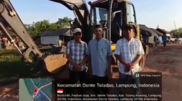 MENDADAK BERTINDAK! excavator Turun Perbaiki “Jalan Kobangan Babi” yang Viral, Warga Curiga Hanya untuk Tutup Malu