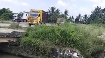 BERITA TERKINI! Total 8 Mobil Batu Keriting Tiba di Jalan Hasan Bulan, Warga Bersyukur Bantuan Beragam Pihak Datang