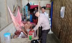 SAMBUT HUT BHAYANGKARA KE‑80, POLSEK DENTE TELADAS GELAR BAKTI SOSIAL “JUMAT BERKAH” BAGIKAN BANTUAN KEPADA WARGA KURANG MAMPU