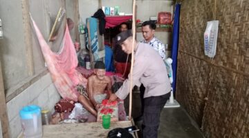 SAMBUT HUT BHAYANGKARA KE‑80, POLSEK DENTE TELADAS GELAR BAKTI SOSIAL “JUMAT BERKAH” BAGIKAN BANTUAN KEPADA WARGA KURANG MAMPU