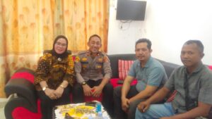 Kepala Puskesmas Sungai Nibung Bdn. Eradian Ambarwulan, S.ST., Kapolsek Dente Teladas IPDA Nurkholik, S.H.,